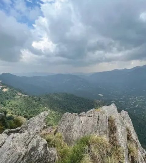 Panoramic valley views from the cliffs of Chauli Ki Jali, located just behind the historic Mukteshwar Temple.